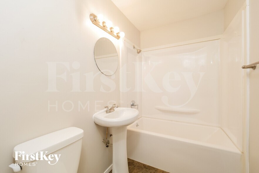 Building Photo - 7912 NE 54th St