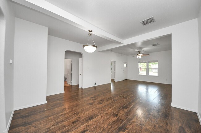 Building Photo - 4314 6th St