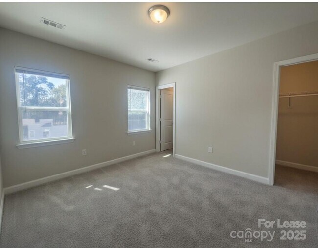 Building Photo - 1057 McAlway Rd