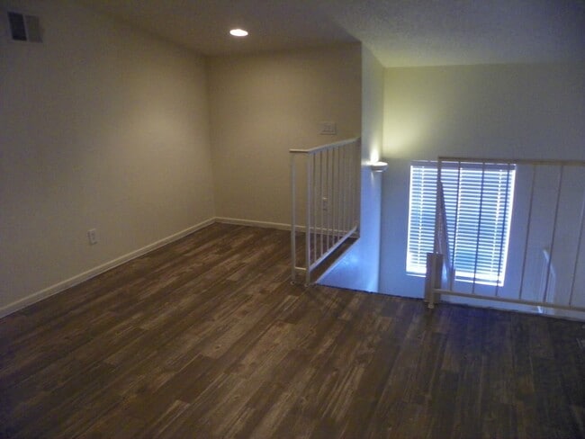 Building Photo - 1 bedroom with loft - or 2nd bedroom - w/d...
