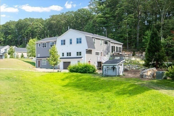 Building Photo - 14 Norway Farms Dr