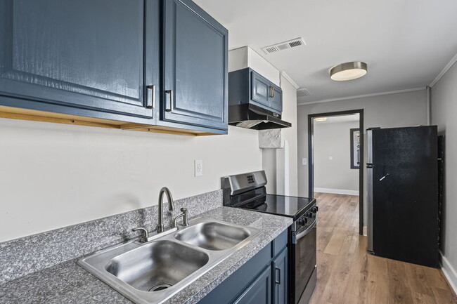 Building Photo - 934 Garibaldi St SW