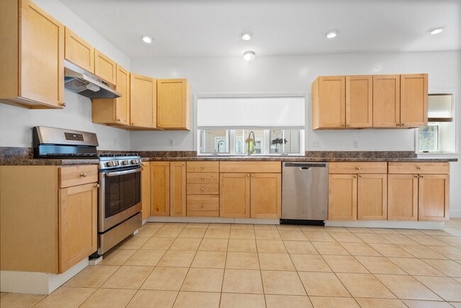 Building Photo - 144 Waverly Rd