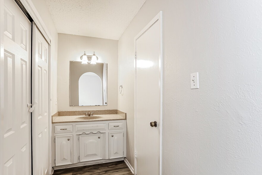 Building Photo - 2859 Hitson Ln