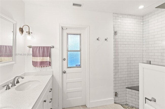 Building Photo - 17341 SW 74th Ave