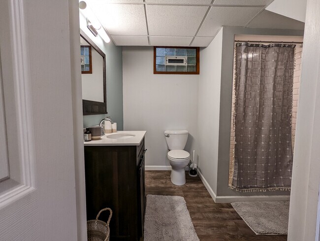 Building Photo - 600 Woodside Rd