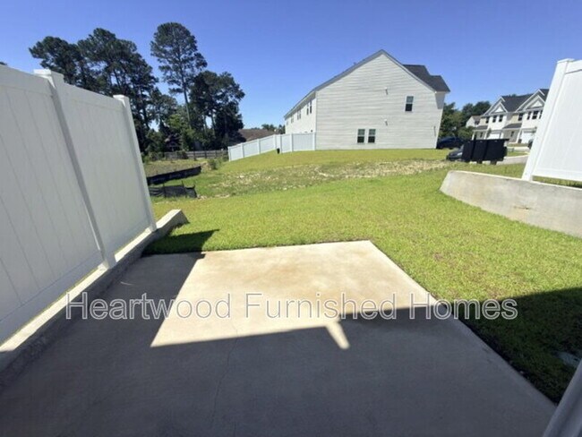 Building Photo - 121 Bartlett Dr