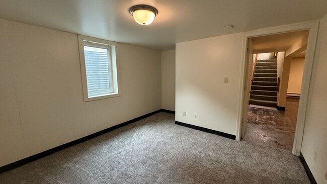 Building Photo - 4 Bed 2 Bath Home - North Fargo