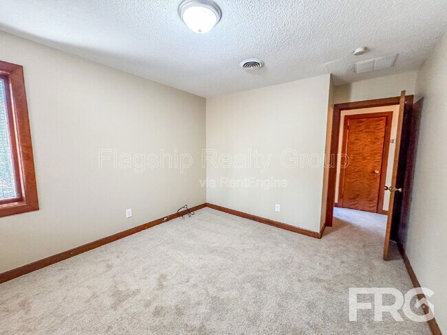 Building Photo - 1228 Forest Acres Dr