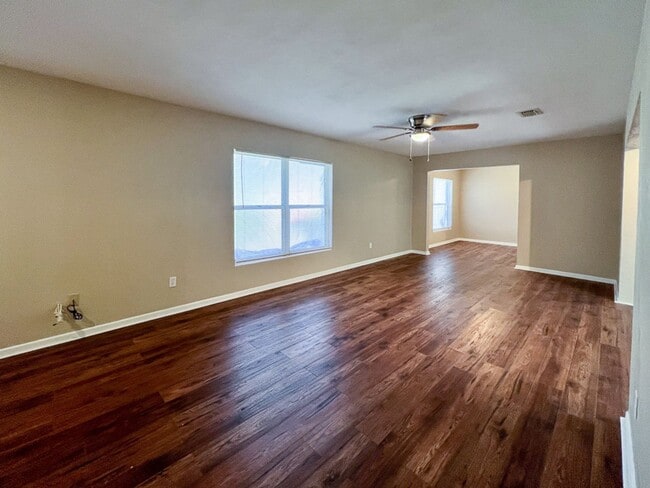 Building Photo - Pet Friendly 3BR/2BA NW Gainesville Home - Available mid-July!