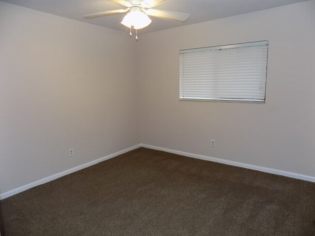 Building Photo - **Available in February* 2bd/2ba Condo close to Truman & Coffee Buff with community Pool.