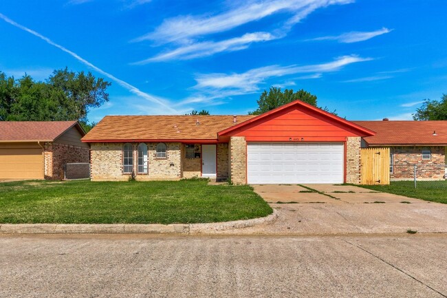 Primary Photo - Cozy & Stylish Living Near ESA Park with F...