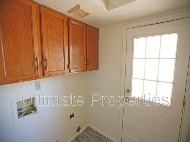 Building Photo - 273 N Concord St