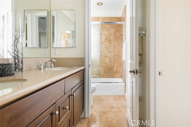 Building Photo - 615 7th St