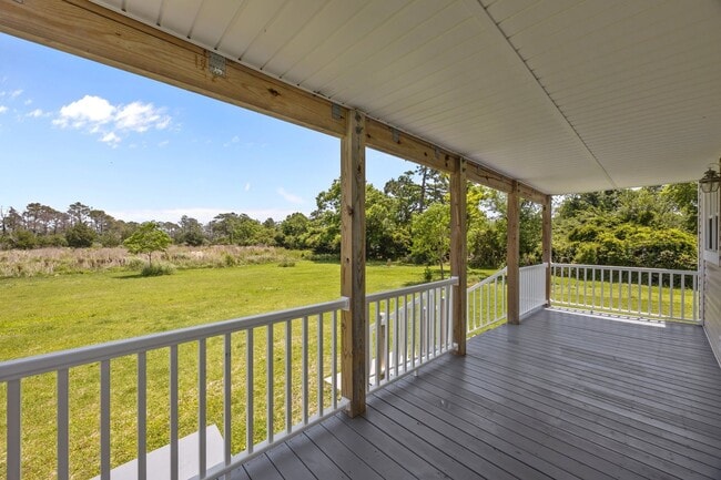 Building Photo - 3 Bed 2 Bath Marshallberg Home Available now