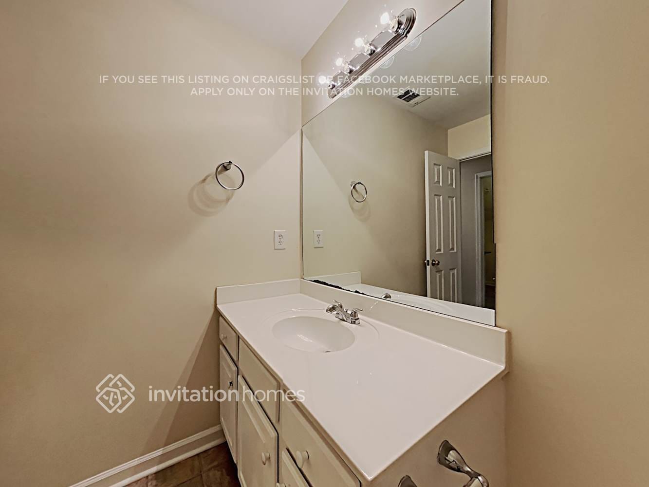 Building Photo - 404 Willowbrook Ct