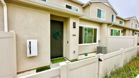 Building Photo - Beautiful, Newer Construction Home in Desi...