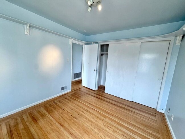 Building Photo - Clean 3 Bedroom, 1 Bath with Bonus Room- Walk to Westmoor High School, Open House, July 9th 4-6PM