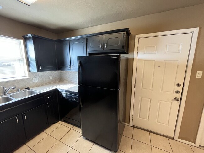 Building Photo - 7513 Avenue W Unit A - 2/1/1 in South Lubbock
