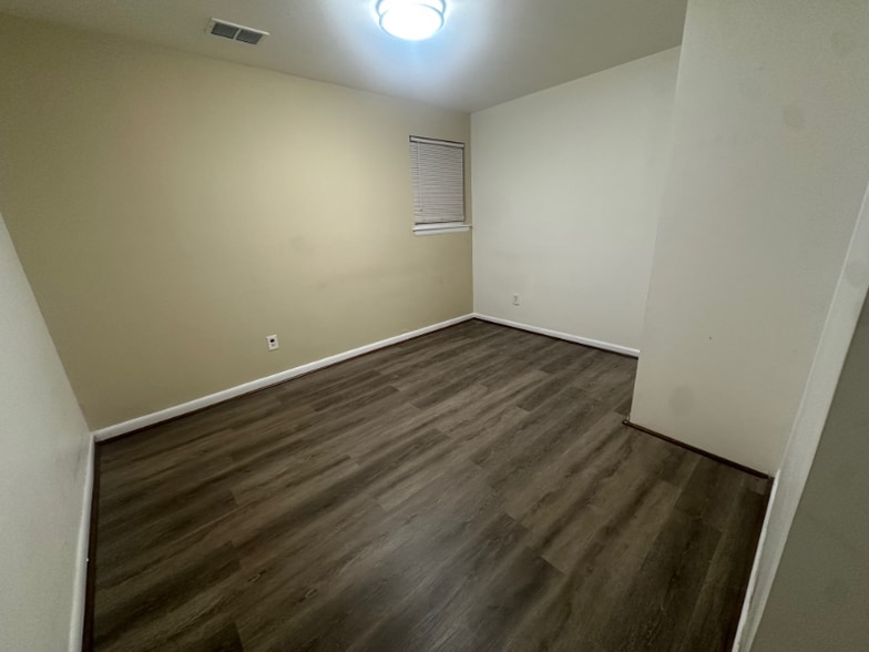 Building Photo - 8xxx Barrett Rd