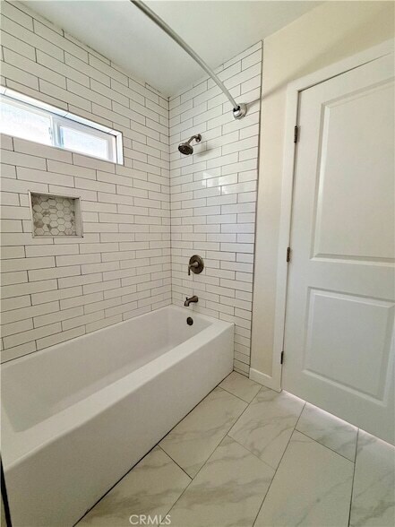 Building Photo - 1316 N Hollywood Way