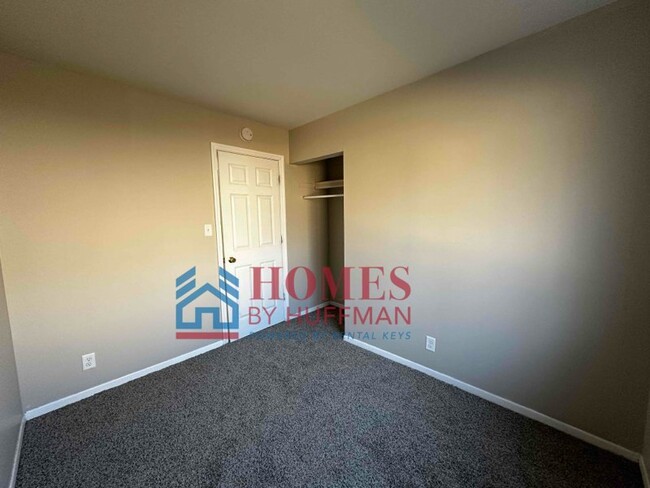 Building Photo - Three Bedroom House | Move In Ready