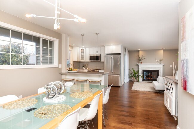 Building Photo - 4Bd/2.5Ba Kirkland Home