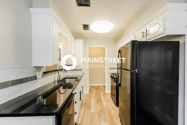 Building Photo - 3 Bedroom Pet-Friendly Home in Oklahoma City, OK with Main Street Renewal