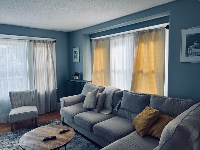 Building Photo - 214 Sabattus St