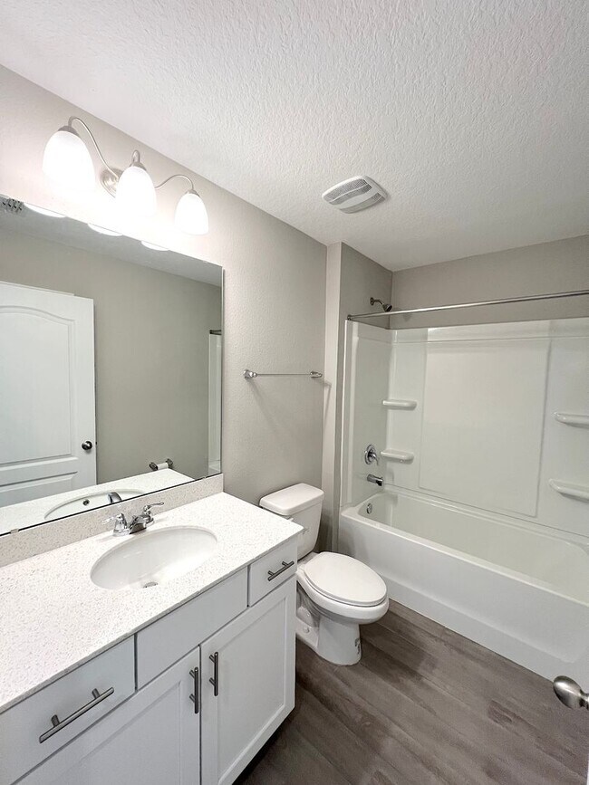 Building Photo - GORGEOUS 5 Bed 4 Bath 3 Car Garage HOME w COMMUNITY POOL for RENT!