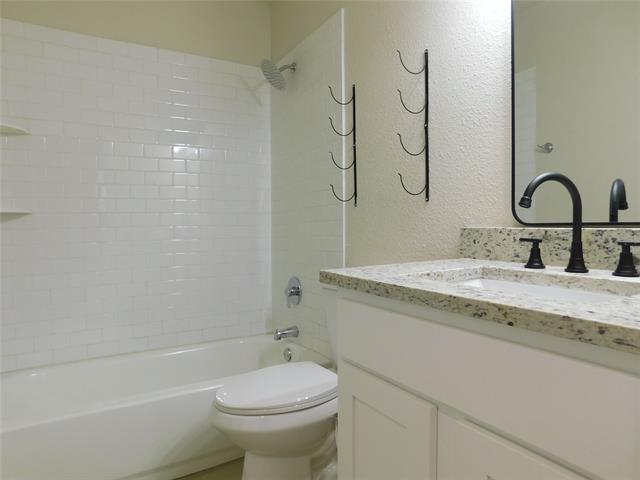 Building Photo - 9258 Burbank Dr
