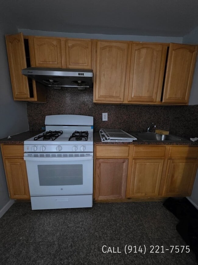 Building Photo - 146 Beech St