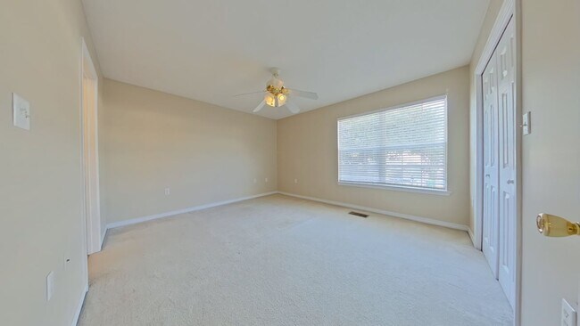 Building Photo - 976 Scenic Oak Ln