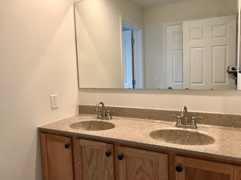 Bathroom w/ double sink - 1002 N Division St