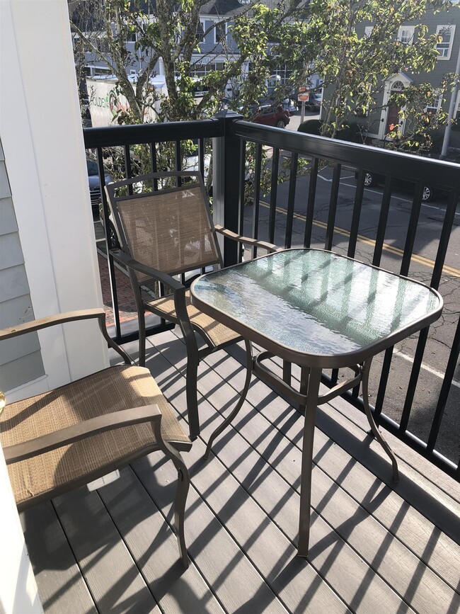 Building Photo - 59 Deer St