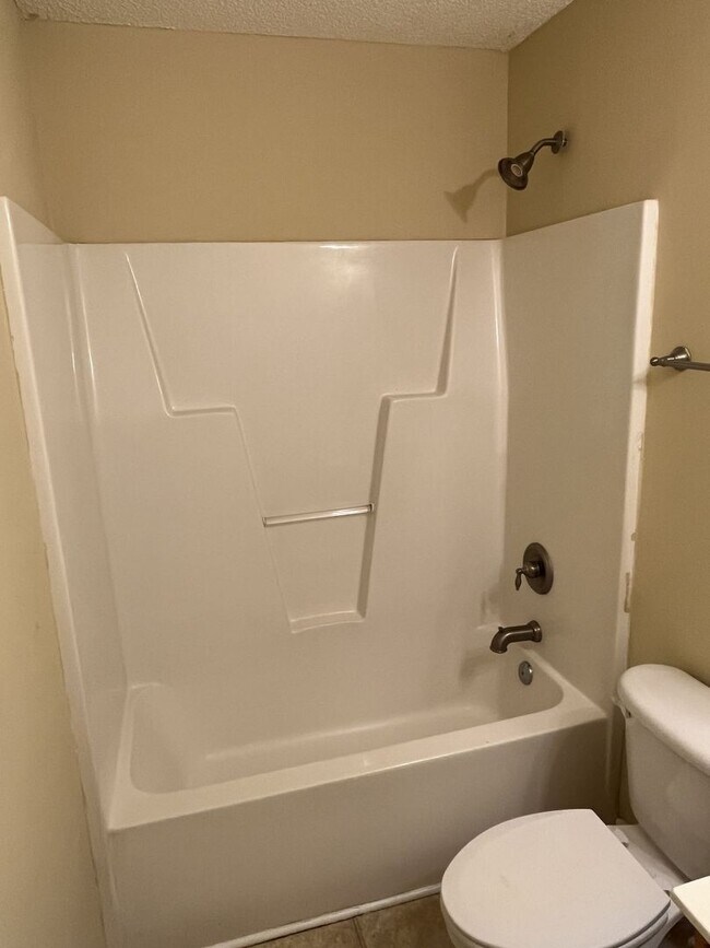 Building Photo - Refreshed 3 Bedroom House in NW Charlotte