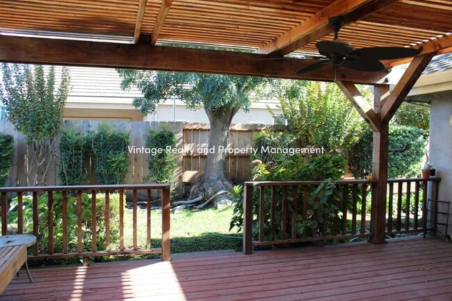 Building Photo - Top Of The Line Big 2/3 Bedroom Single Story Home Ready to Go!!!