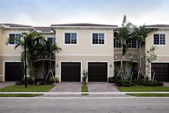 Building Photo - 2844 SW 81st Terrace