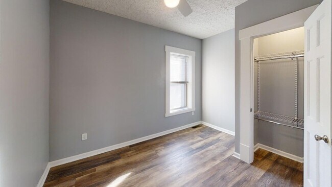 Building Photo - 127-141 E 11th Ave-141