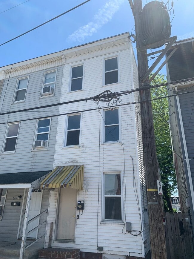 Building Photo - Future Rental-York City-4 Bedroom 1 Bath House