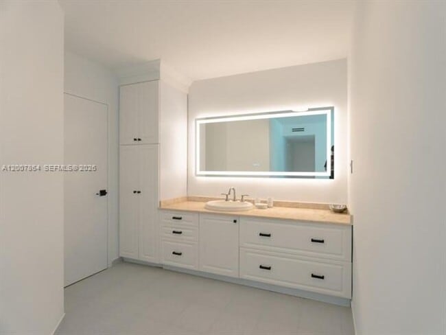 Building Photo - 9225 Collins Ave