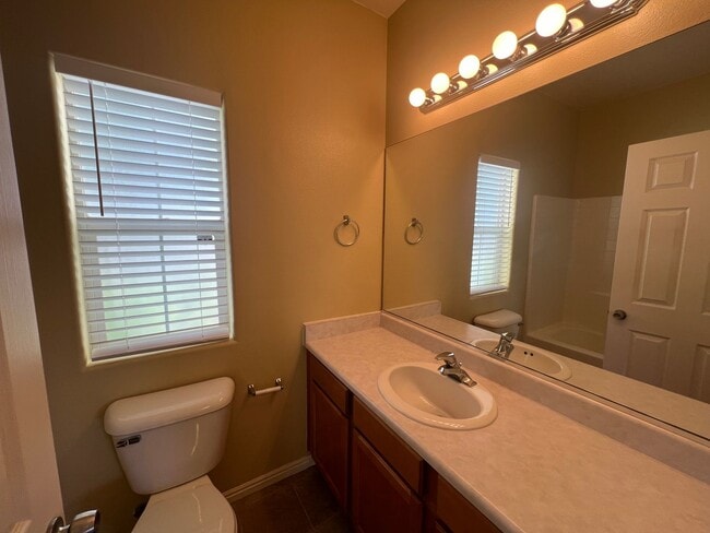 Building Photo - 3 bed, 3 bath Twin-home