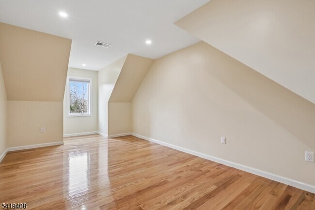 Building Photo - 215 Summit Ave