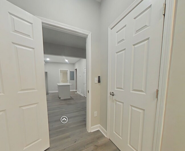 Building Photo - 249 Laurel Ave SW