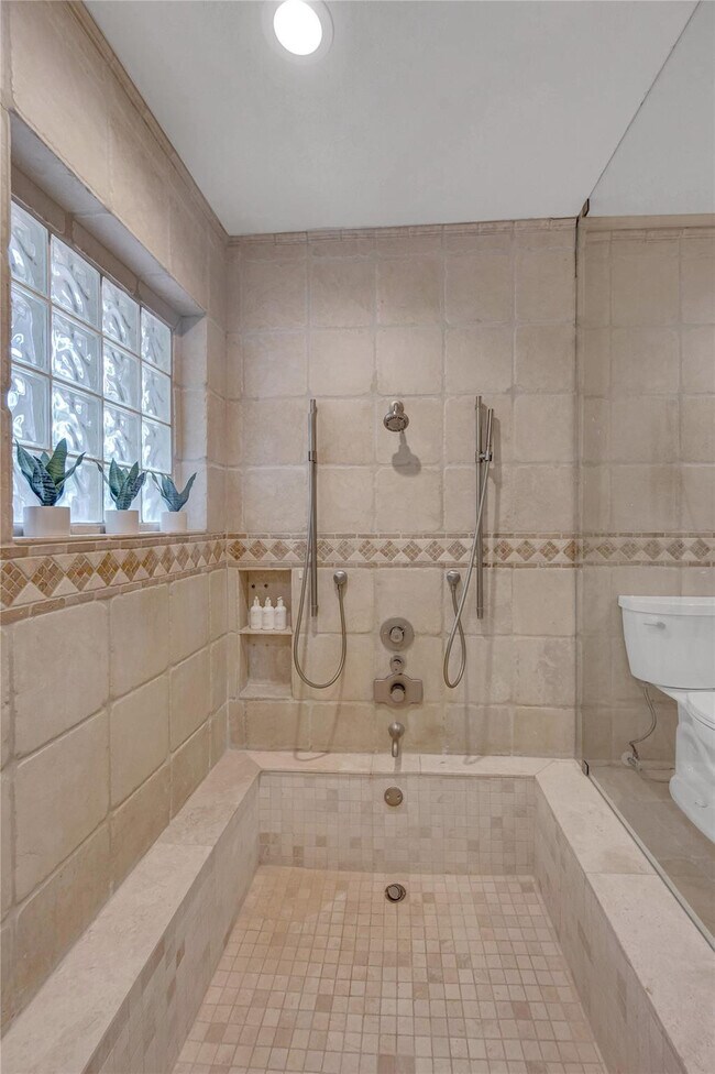 Building Photo - 2757 NE 20th St