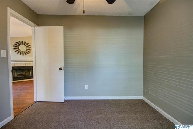 Building Photo - THREE BEDROOM/TWO BATH SPACIOUS RANCH - GR...