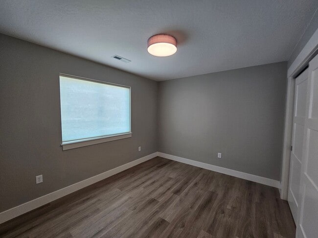 Building Photo - Brand New Townhome