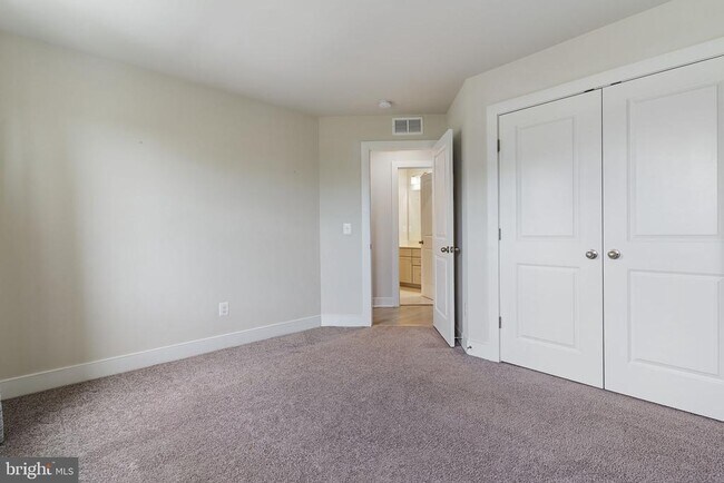 Building Photo - 1460 Meadowlark Glen Rd