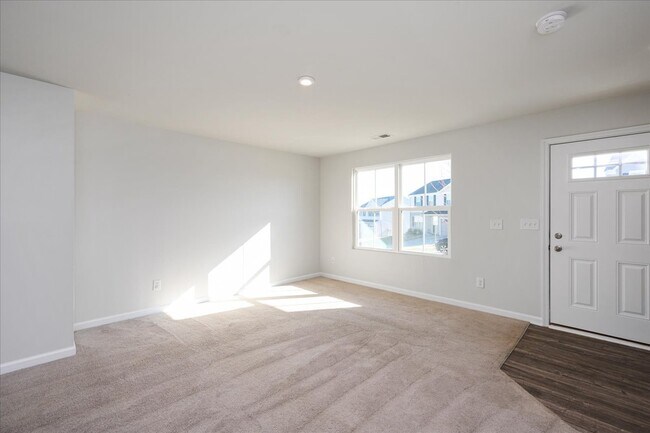 Building Photo - 105 Highcreek Dr