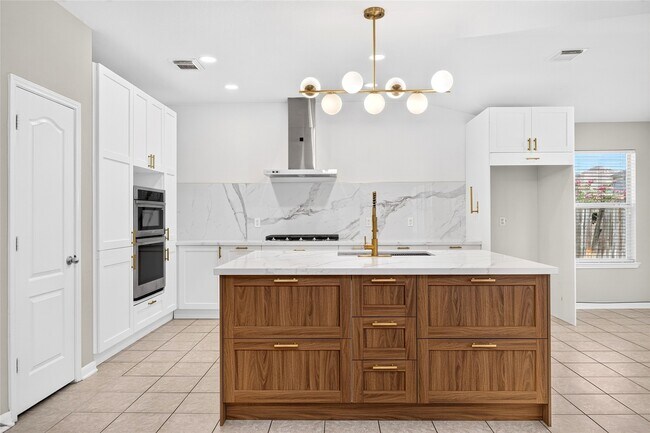Building Photo - 18211 Doral Rock Ct